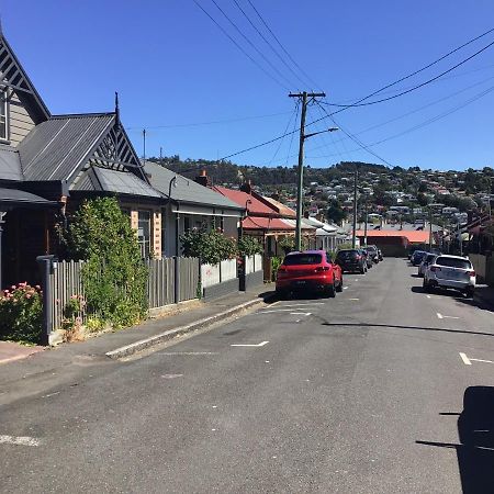 City Townhouse Walking Distance To City Launceston Exterior foto